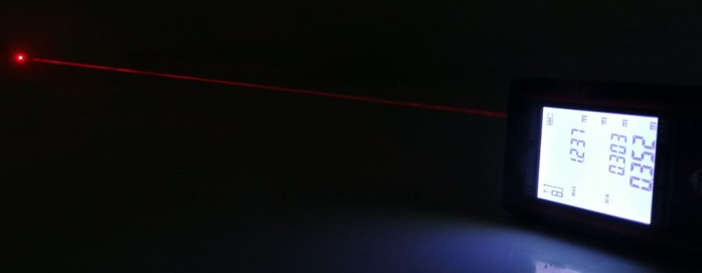 Digitalni laserski merilnik razdalje 50m 4 {
"alt_text": "Digitalni laserski merilnik razdalje 50m"
}