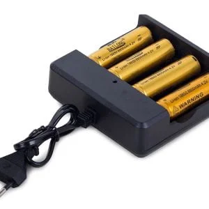 Univerzalni punjač za 4 baterije tip 18650 4,2V