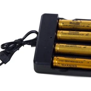 Univerzalni punjač za 4 baterije tip 18650 4,2V