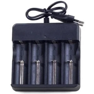 Univerzalni punjač za 4 baterije tip 18650 4,2V