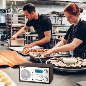 Prenosni FM radio z LCD zaslonom in Bluetooth povezavo