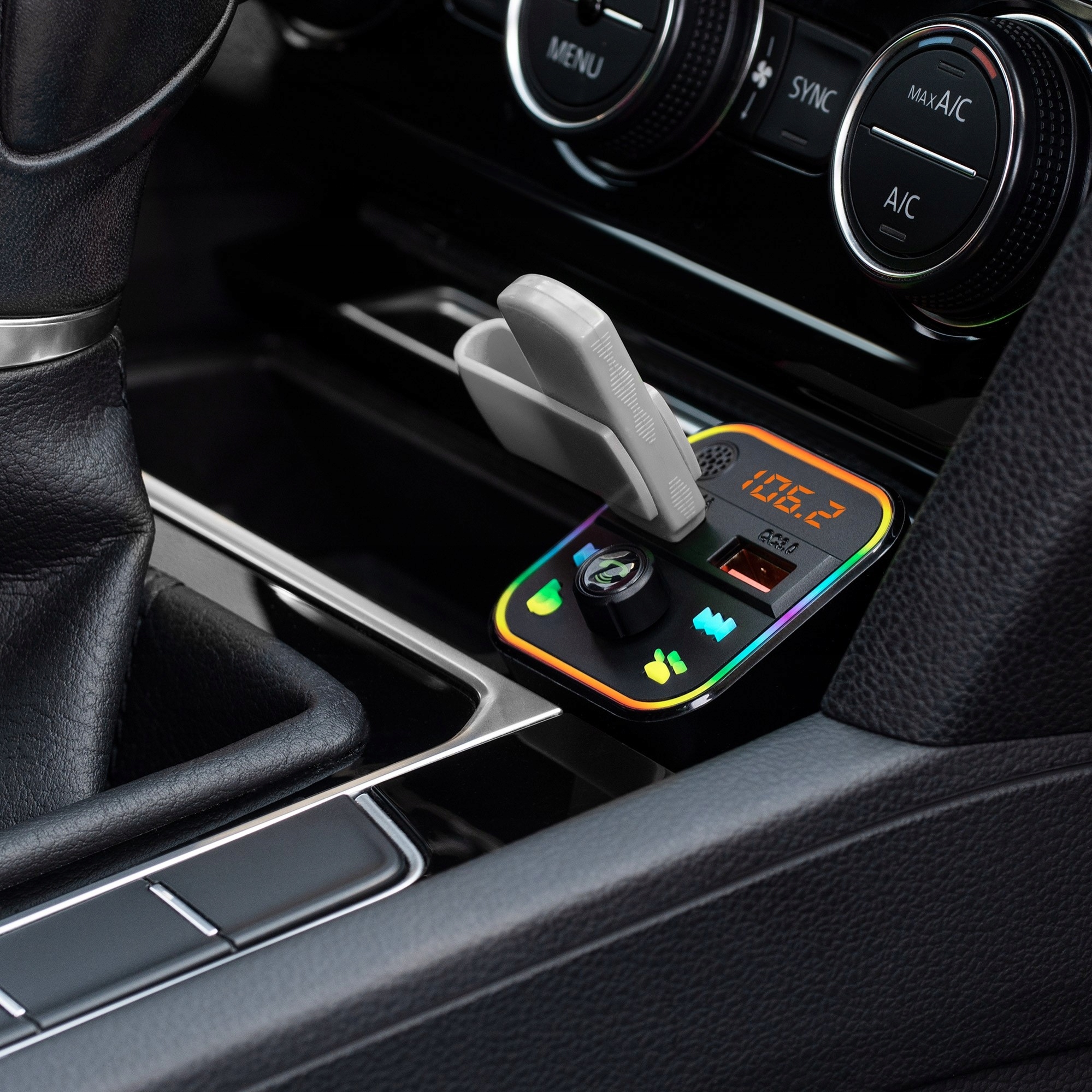 LED RGB avto FM oddajnik MP3 bluetooth 5.0 2x USB 3.0 12-24V AKCIJA 6 LED RGB avtomobilski FM oddajnik z Bluetooth in USB priključki