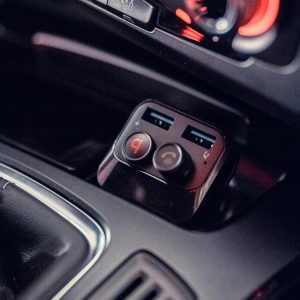Bluetooth 5.0 avto FM oddajnik MP3 2x USB 3.0 12-24V SD SUPER BASS 13 Bluetooth avtomobilski FM oddajnik z zaslonom in USB priključki