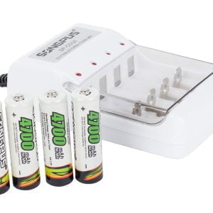 Univerzalni polnilnik za 4 baterije AA in AAA + 4700mAh baterije GRATIS