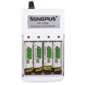 Univerzalni polnilnik za 4 baterije AA in AAA + 4700mAh baterije GRATIS