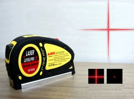 Mètre ruban universel + croix rouge et point laser 5,5 m ACTION 2 Mètre ruban universel avec croix rouge et point laser 5,5 m