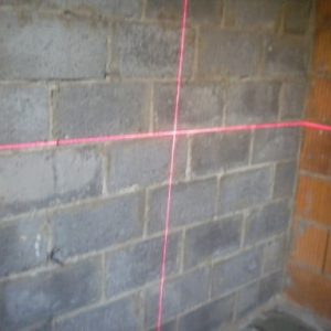 Univerzalni tračni meter + rdeči križni in točkovni laser 5,5m