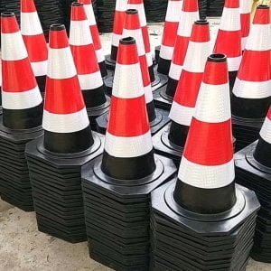 Cestni gumi prometni stebriček z odbojno nalepko 60cm - stožec