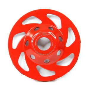Diamantna segmentna plošča za brušenje betona enojni L 125x22,2mm 13 a red circular object with holes