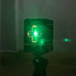 Elektronski križni zeleni laserski nivelir + nosilec in torba AKCIJA