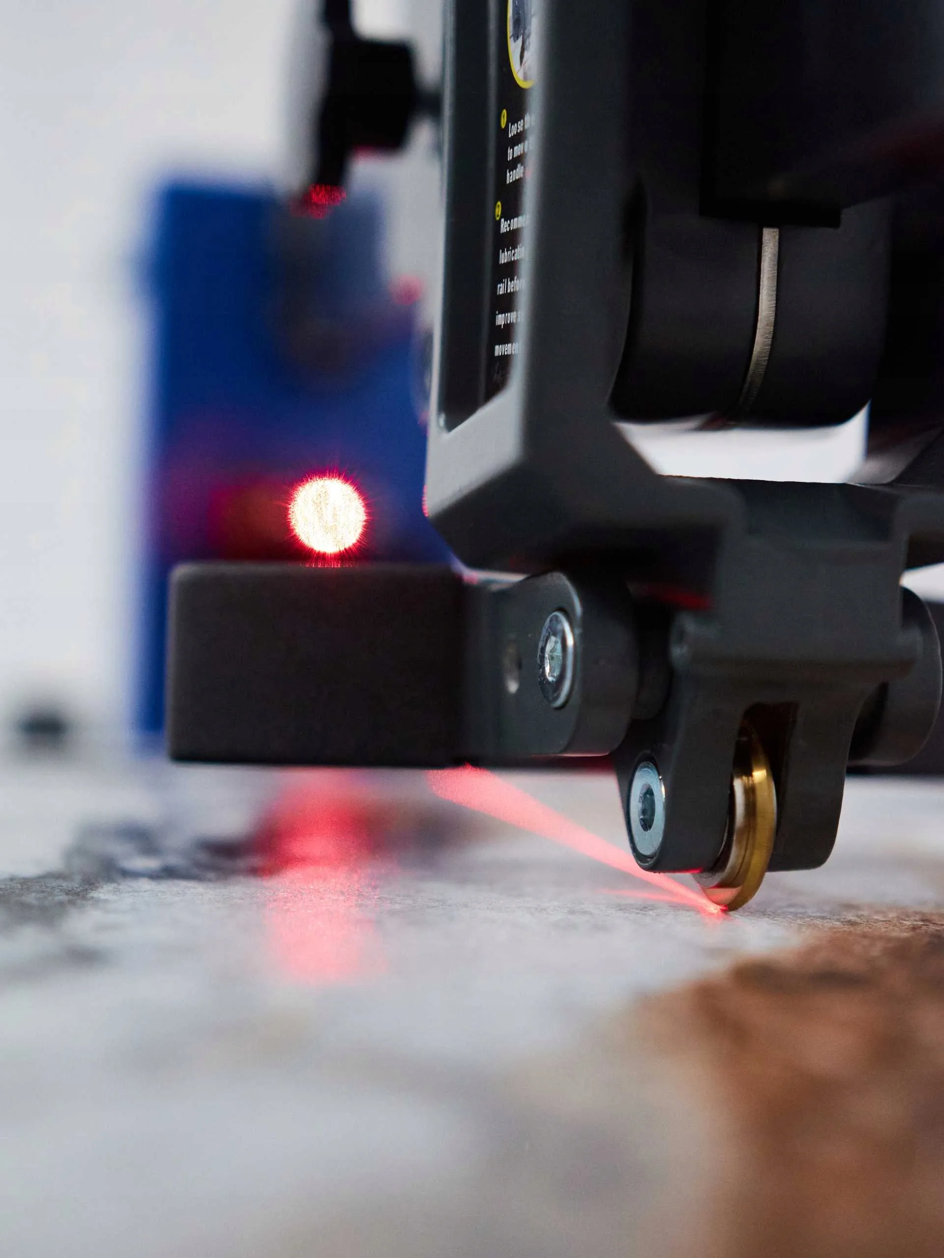 PRO jednostruki veliki keramički rezač do 1200 mm na kotačima + laser 16 Veliki keramički rezač s jednom trakom, laserom i kotačima