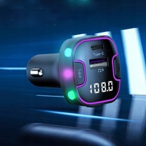Avto FM oddajnik in polnilec bluetooth 3x USB 12-24V LED RGB