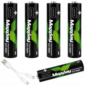 Štiri samopolnilne akumulatorske baterije AAA li-ion 440mAh USB-C na beli podlagi